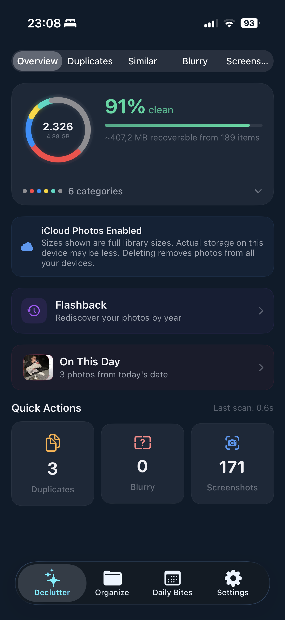 LuminaClean app showing the swipe interface to keep or delete photos